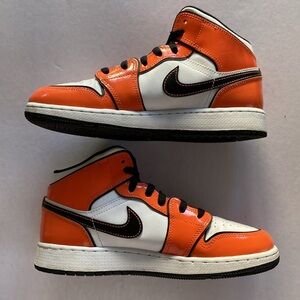 NIKE Air Jordan Mid Top SE Turf Orange BQ6931-802 Size 6Y/ 7-7.5 Women’s